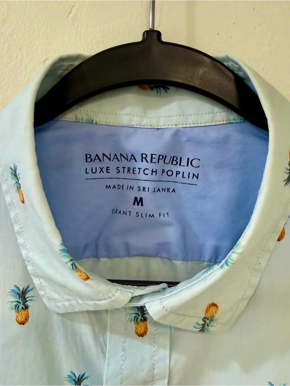 Pineapples! Banana Republic Men’s Size M Light Blue 100% Cotton Short Sleeve